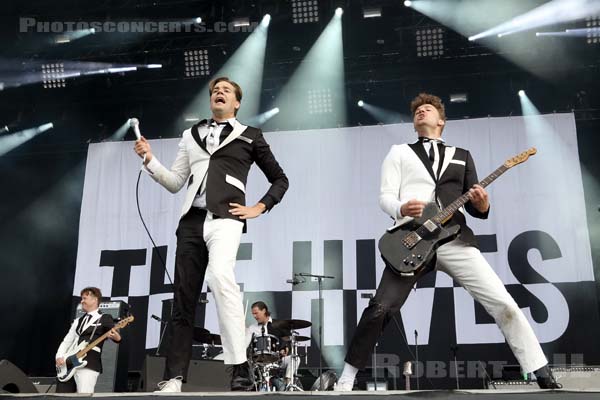 THE HIVES - 2018-06-17 - BRETIGNY-SUR-ORGE - Base Aerienne 217 - Main Stage - Per Almqvist - Niklas Almqvist - Arne Christian Jääskeläinen - Karl Johan Marcus Gustavsson